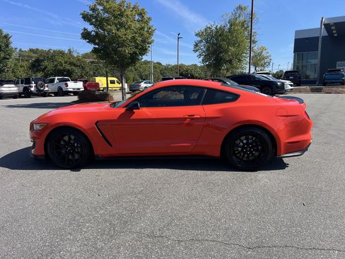 Used 2016 Ford Mustang Shelby GT350 w/ Technology Package RWD image 8