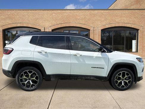 Used 2025 Jeep Compass Limited AWD/4WD image 2
