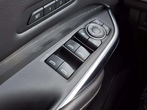 Used 2025 Cadillac XT4 Premium Luxury w/ Technology Package FWD image 18