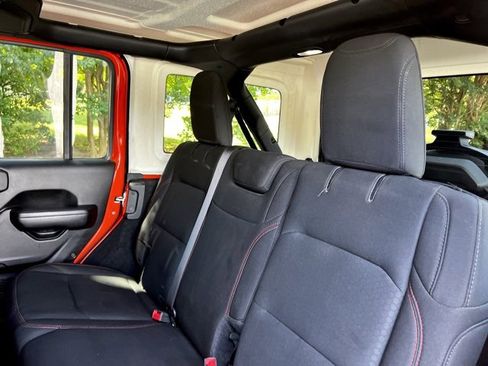 Used 2018 Jeep Wrangler Unlimited Rubicon w/ Safety Group image 21