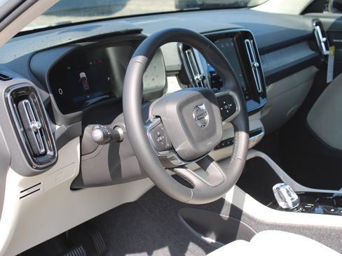 New 2026 Volvo XC40 B5 Ultra w/ Climate Package AWD/4WD image 11