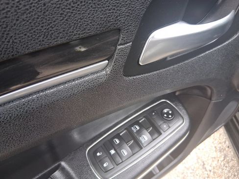 Used 2019 Chrysler 300 Touring AWD/4WD image 11