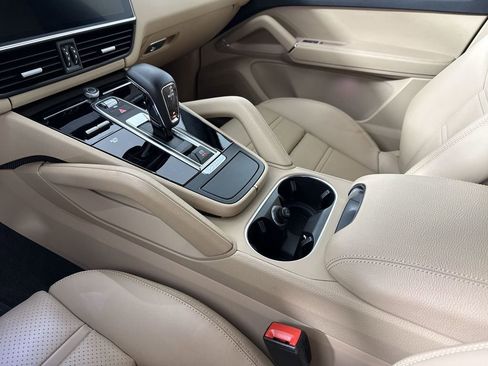 Certified 2023 Porsche Cayenne AWD/4WD image 32