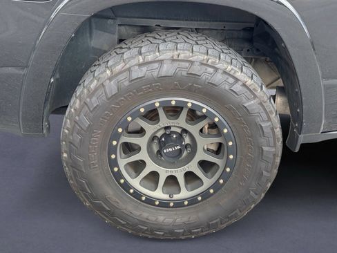Used 2019 RAM 1500 Laramie AWD/4WD image 5