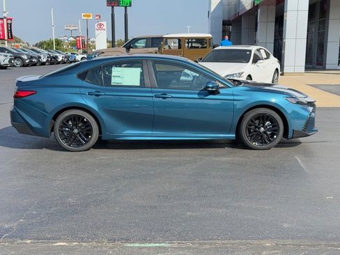 New 2026 Toyota Camry SE (Natl) image 2