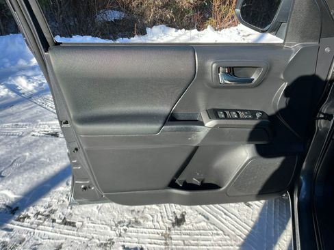 Used 2023 Toyota Tacoma TRD Sport w/ Technology Package image 11