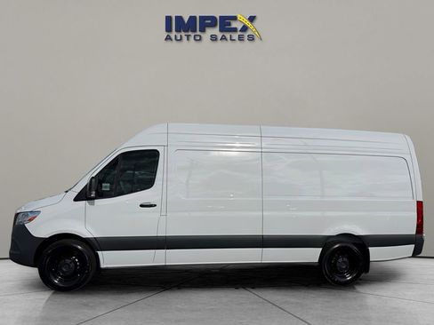 Used 2025 Mercedes-Benz Sprinter 2500 image 2