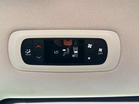 Used 2020 Chrysler Voyager L FWD image 23