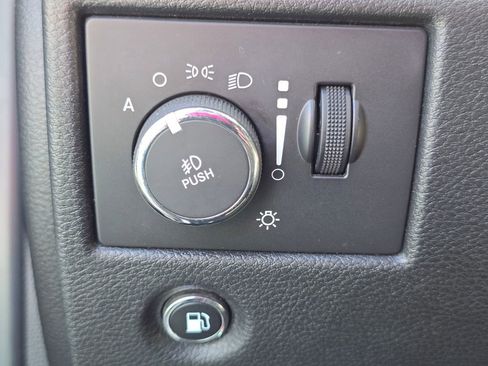 Used 2014 Jeep Grand Cherokee Overland w/ Advanced Technology Group AWD/4WD image 65