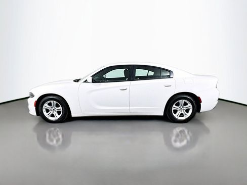 Used 2019 Dodge Charger SXT RWD image 2