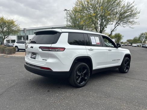 Used 2025 Jeep Grand Cherokee L Limited w/ Black Appearance Package image 4