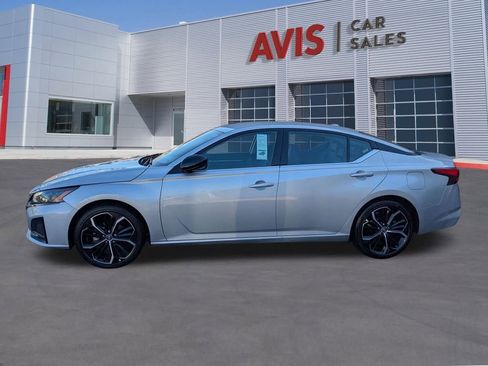 Used 2025 Nissan Altima 2.5 SR image 10