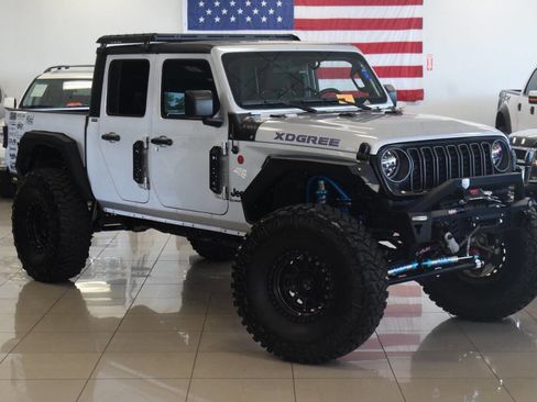 Used 2022 Jeep Gladiator Sport AWD/4WD image 3