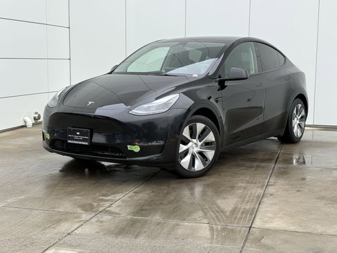 Used 2023 Tesla Model Y Long Range image 2