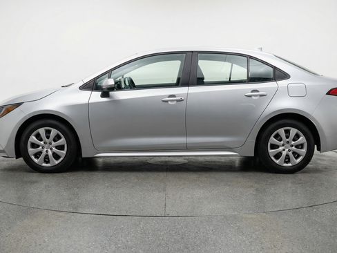 Used 2025 Toyota Corolla LE image 5