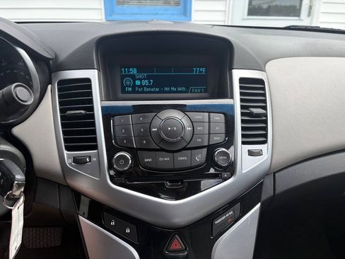 Used 2011 Chevrolet Cruze LT FWD image 16