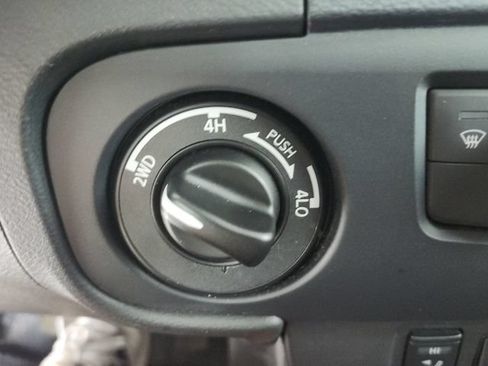 Used 2026 Nissan Frontier PRO-4X AWD/4WD image 27