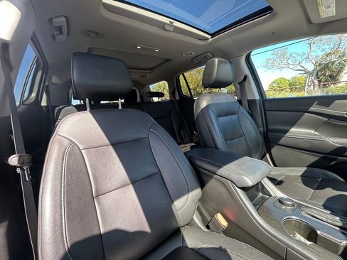Used 2019 GMC Acadia SLT image 32