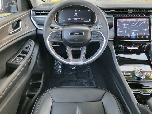 Certified 2023 Jeep Grand Cherokee Limited image 31