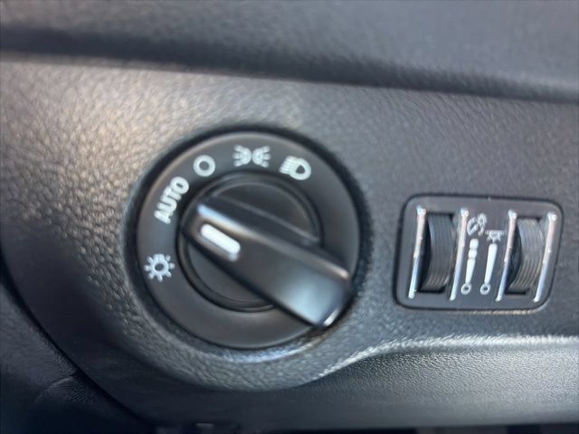 Used 2017 Dodge Challenger SXT RWD image 17