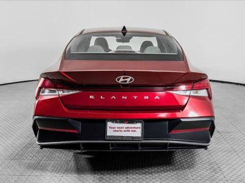 Used 2025 Hyundai Elantra SEL FWD image 7