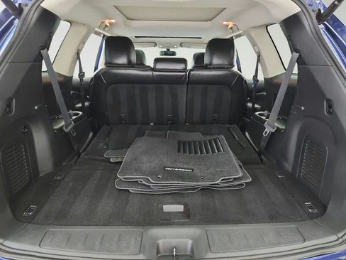 Used 2018 Nissan Pathfinder SL AWD/4WD image 39