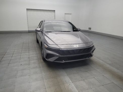 Used 2024 Hyundai Elantra SEL FWD image 13