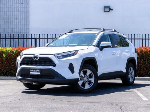 Used 2025 Toyota RAV4 XLE FWD image 18