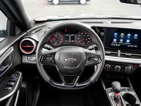 Used 2025 Chevrolet Trax RS w/ Driver Confidence Package FWD image 25