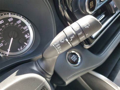 Used 2023 Toyota Highlander LE image 27