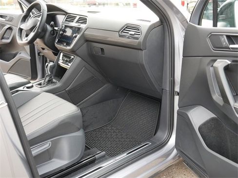 Certified 2024 Volkswagen Tiguan SE R-Line image 20