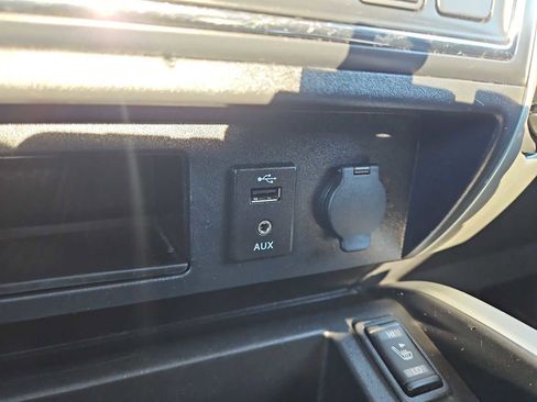 Used 2017 Nissan Titan SL image 30