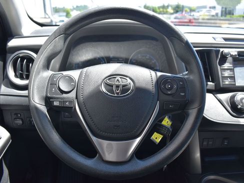 Certified 2018 Toyota RAV4 LE w/ All Weather Liner Package AWD/4WD image 9