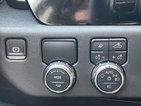 Used 2025 GMC Sierra 1500 SLT RWD image 19