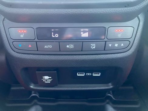 Used 2023 Honda Pilot TrailSport image 23
