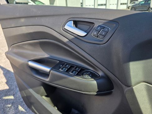 Used 2017 Ford Escape Titanium image 10