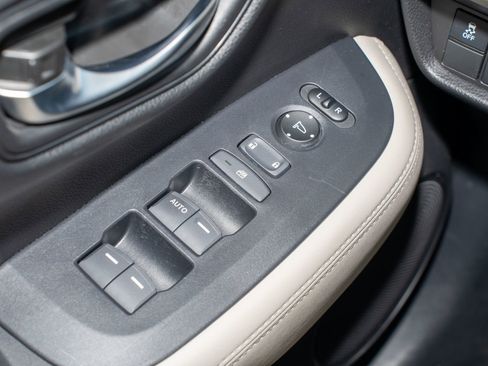 Certified 2024 Honda HR-V LX image 27