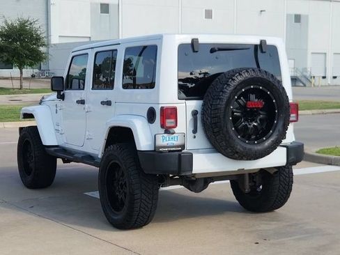 Used 2016 Jeep Wrangler Unlimited Sahara w/ Connectivity Group AWD/4WD image 5