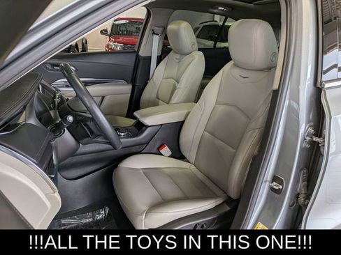 Used 2023 Cadillac XT4 Luxury w/ Cold Weather Package AWD/4WD image 12