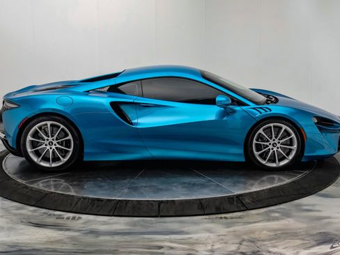 Used 2024 McLaren Artura RWD image 25