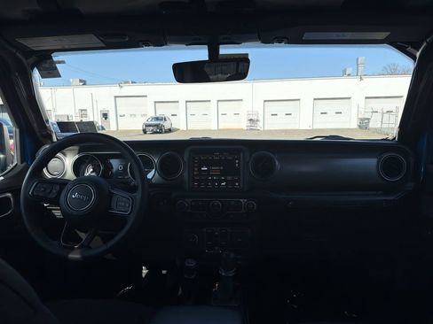 Used 2023 Jeep Wrangler Unlimited w/ Cold Weather Group image 19