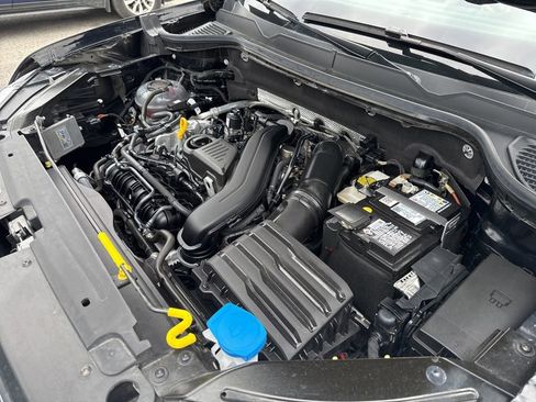 Used 2024 Volkswagen Taos SEL image 12