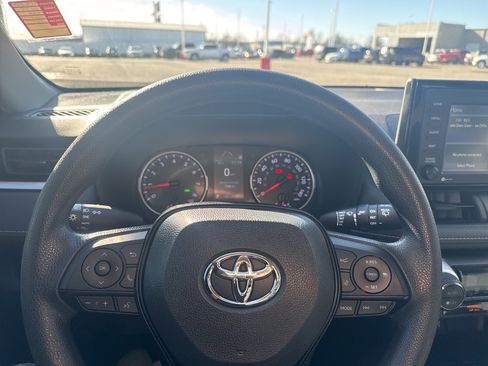 Used 2022 Toyota RAV4 XLE image 13