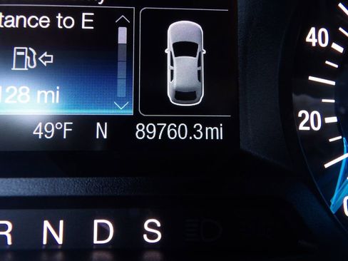 Used 2018 Ford Edge SEL image 16