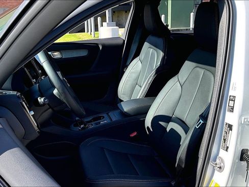 New 2026 Volvo XC40 B5 Core AWD/4WD image 37