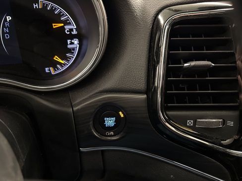 Used 2020 Jeep Grand Cherokee Limited image 15