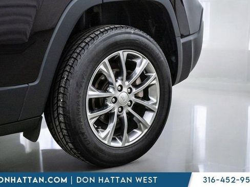 Used 2021 Jeep Cherokee Latitude Lux w/ Comfort/Convenience Group image 46