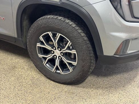 Used 2024 GMC Acadia AT4 w/ Luxury Package image 4