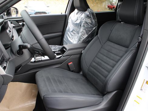 New 2026 Mitsubishi Outlander LE AWD/4WD image 15