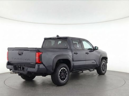 Used 2025 Toyota Tacoma TRD Off-Road AWD/4WD image 4